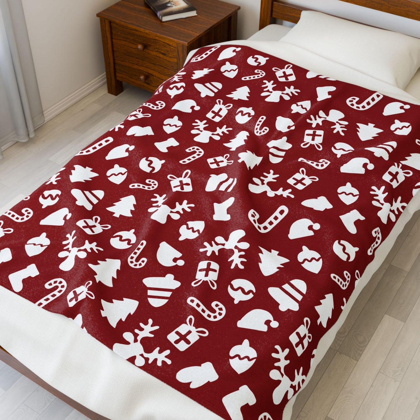 Classic Red & White Christmas Icons Fleece Festive Holiday Pattern Blanket